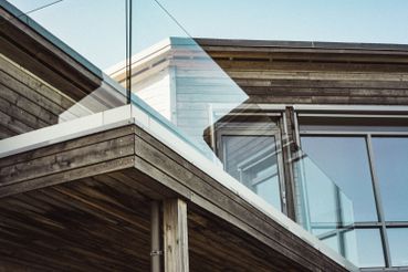Balkong på moderne bolig i tre